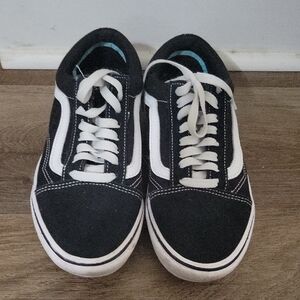 Vans Men's 6.5 Women's 8 Classic Black and White Sneakers